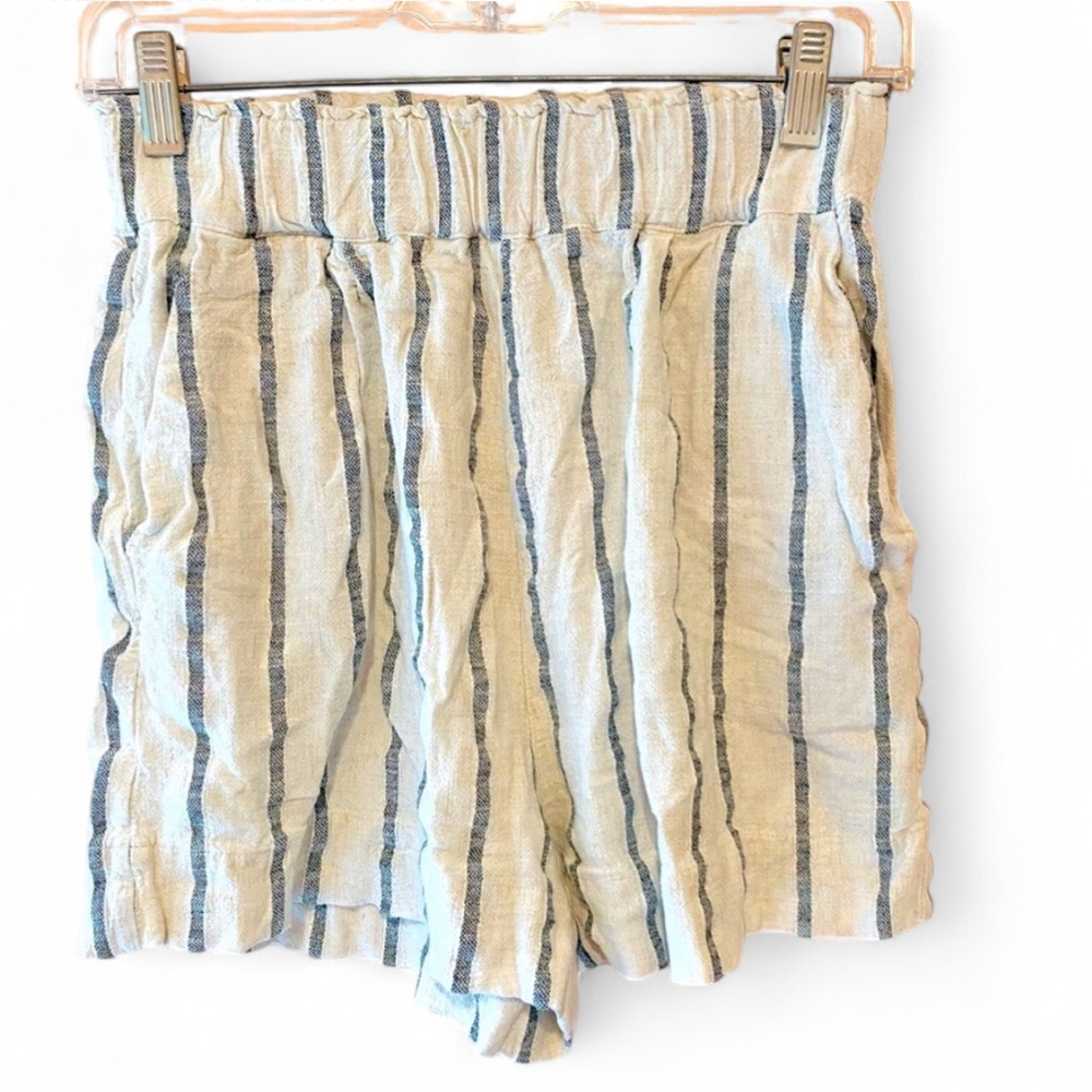 URBAN OUTFITTERS WHITE AND BLACK STRIPED ELASTIC WAIST SHORTS BEACHY SIZE SMALL